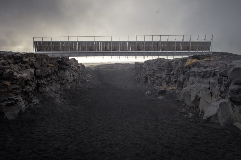 A bridge between two continents // Iceland
