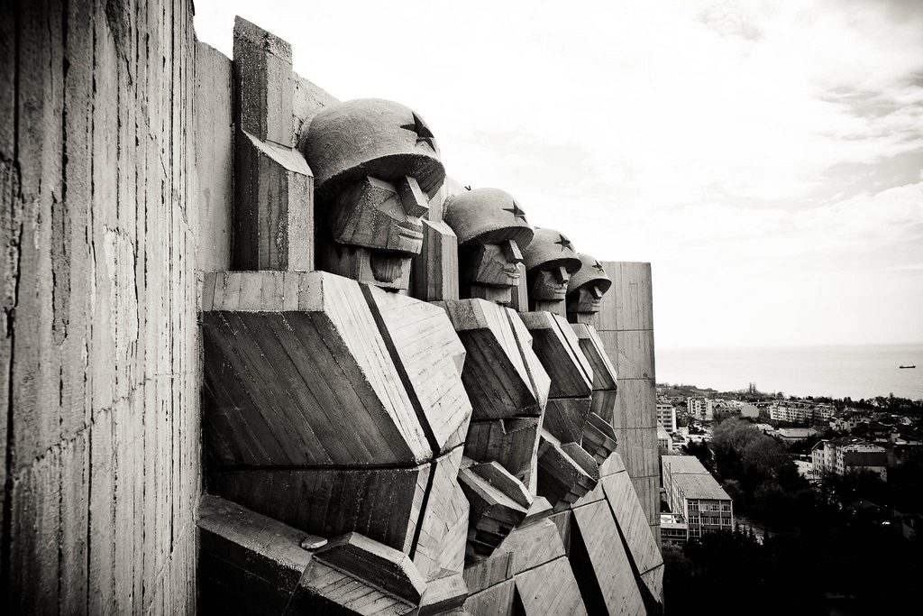 The Missing Star of Varna // Bulgaria - La Dent de L'Oeil - Contemporary photography by Hélène Veilleux - #varna #brutalism #concrete #architecture #bulgaria #raw