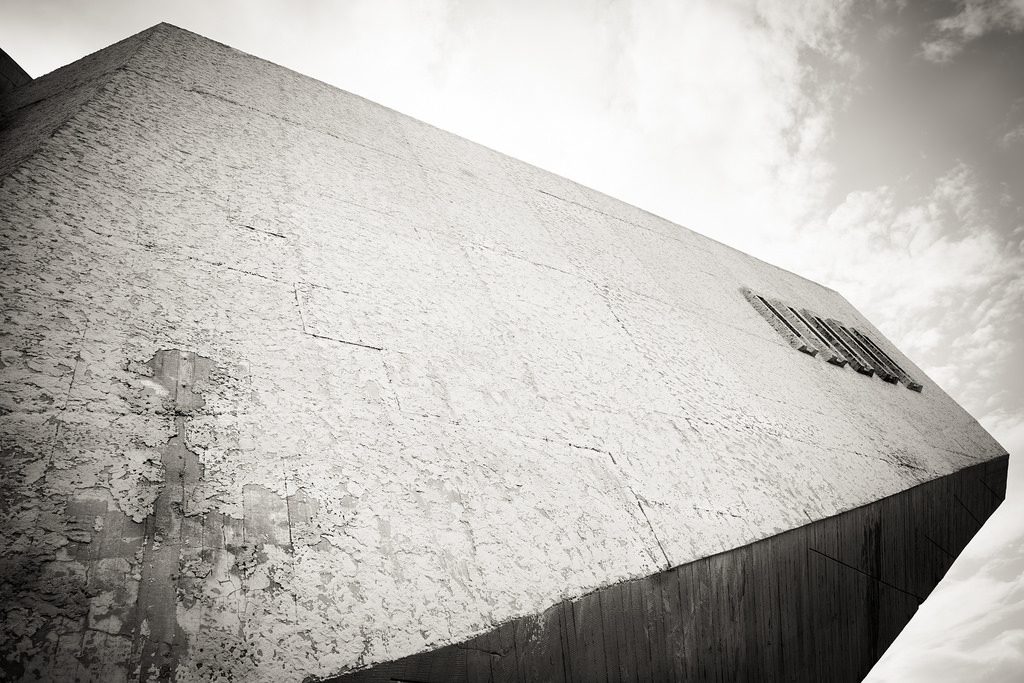 The Missing Star of Varna // Bulgaria - La Dent de L'Oeil - Contemporary photography by Hélène Veilleux - #varna #brutalism #concrete #architecture #bulgaria #raw