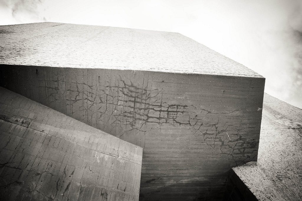 The Missing Star of Varna // Bulgaria - La Dent de L'Oeil - Contemporary photography by Hélène Veilleux - #varna #brutalism #concrete #architecture #bulgaria #raw