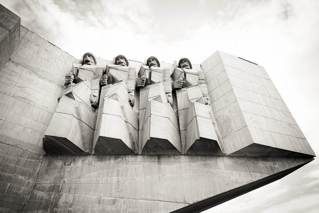 The Missing Star of Varna // Bulgaria - La Dent de L'Oeil - Contemporary photography by Hélène Veilleux - #varna #brutalism #concrete #architecture #bulgaria #raw