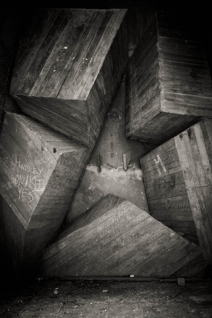 The Missing Star of Varna // Bulgaria - La Dent de L'Oeil - Contemporary photography by Hélène Veilleux - #varna #brutalism #concrete #architecture #bulgaria #raw