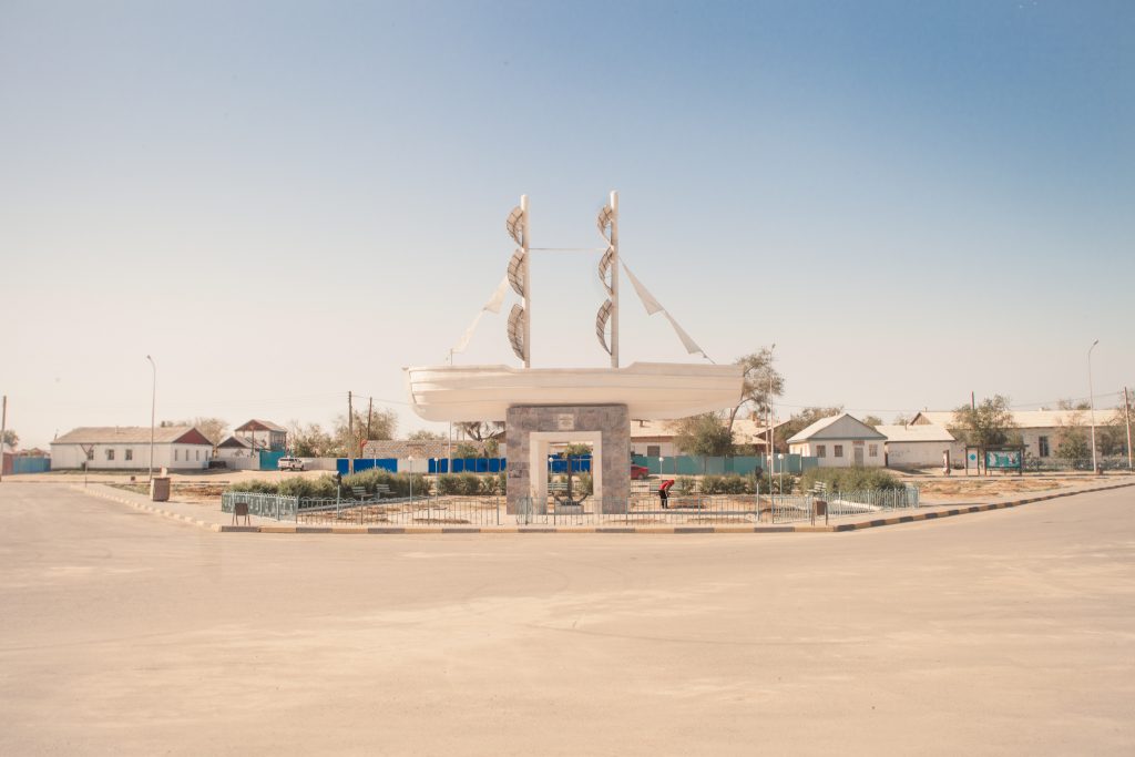 Kazakhstanoscopia - La Dent de L'Oeil - Contemporary photography by hélène Veilleux # Kazakhstan# eurasia # unplace # streetphotography #aralsk #photoreport