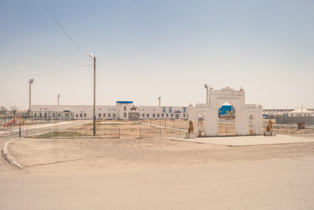 Kazakhstanoscopia - La Dent de L'Oeil - Contemporary photography by hélène Veilleux # Kazakhstan# eurasia # unplace # streetphotography #aralsk #photoreport