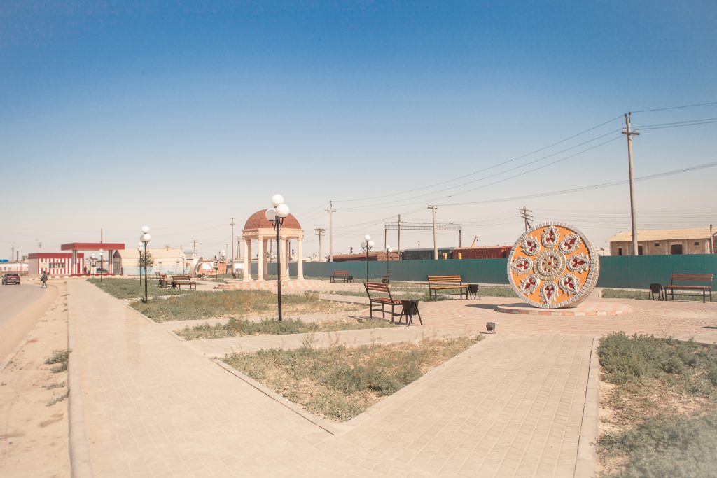 Kazakhstanoscopia - La Dent de L'Oeil - Contemporary photography by hélène Veilleux # Kazakhstan# eurasia # unplace # streetphotography #aralsk #photoreport