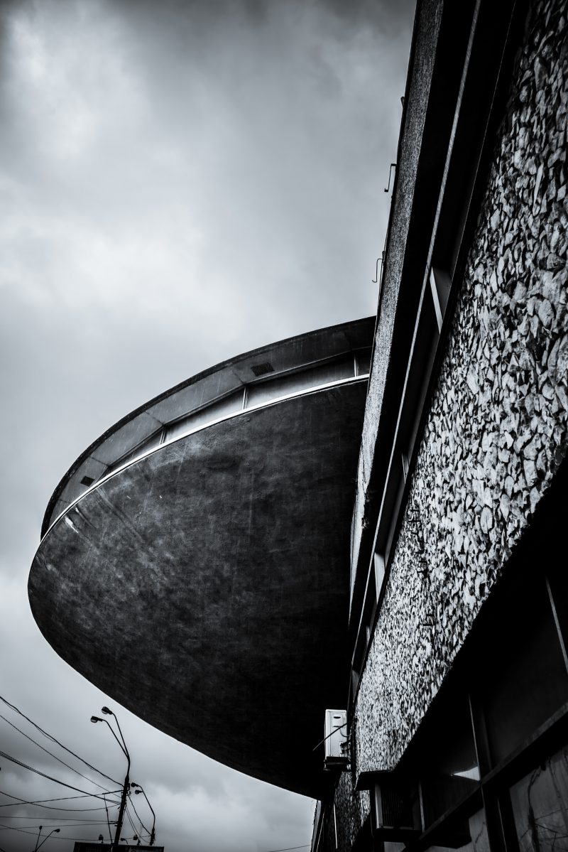 Concrete Spaceship - La Dent de L'Oeil - Contemporary photography by hélène Veilleux #космічний_корабель #soviet #ukraine #brutalism #architecture #kiev