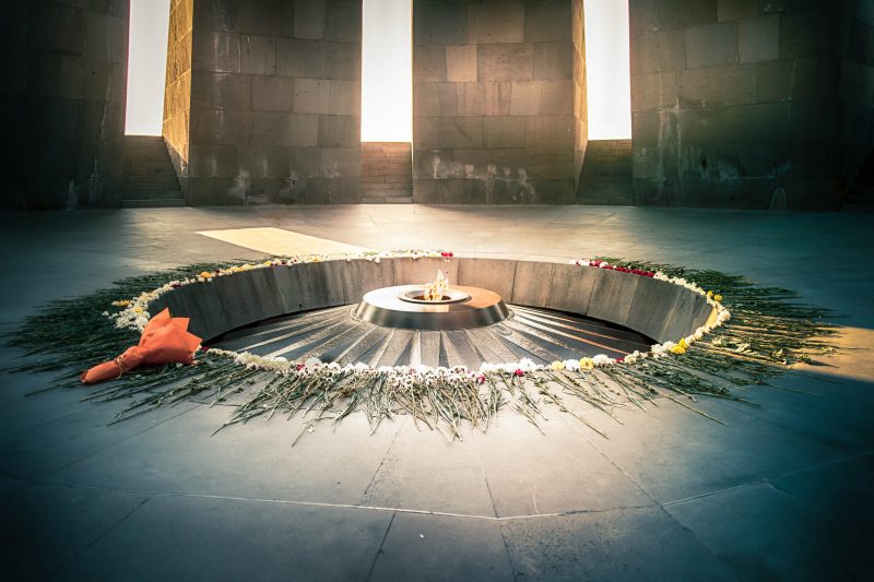 Tsitsernakaberd 's memorial - Inside the Armenian Genocide memorial complex - La Dent de L'Oeil - Contemporary photography by Hélène Veilleux - #erevan #armenia #genocide #memory #arch