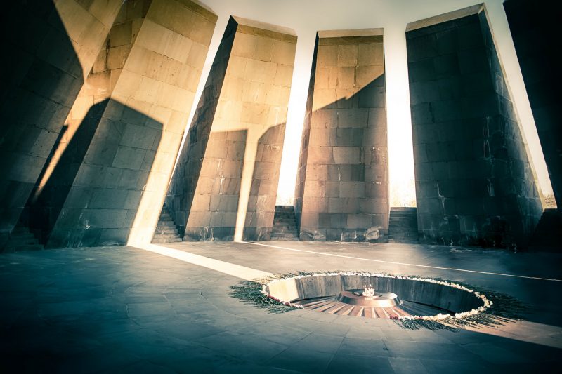 Tsitsernakaberd 's memorial - Inside the Armenian Genocide memorial complex - La Dent de L'Oeil - Contemporary photography by Hélène Veilleux - #erevan #armenia #genocide #memory #arch
