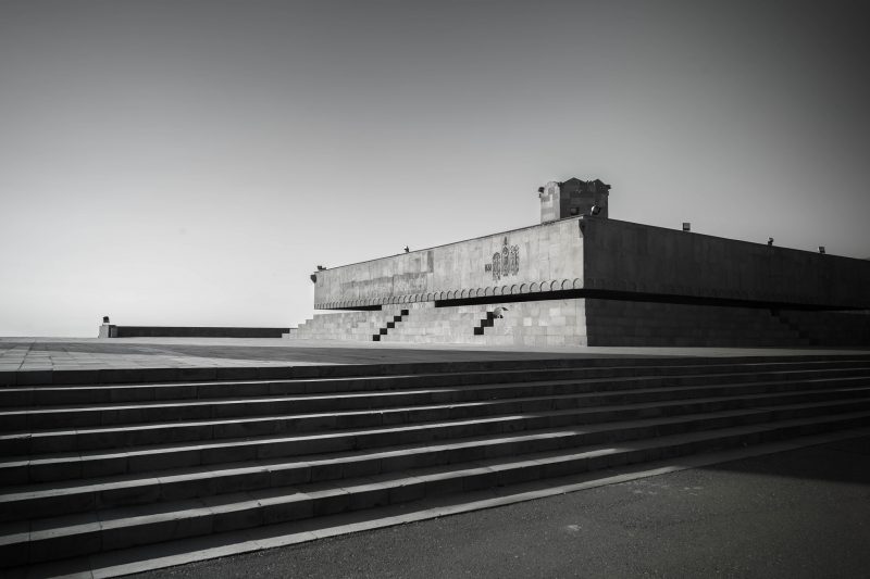 Brutal history : Monument to the 50th anniversary of Soviet Armenia - La Dent de L'Oeil - Contemporary photography by Hélène Veilleux - #armenia #yerevan #soviet #sovietarchitecture