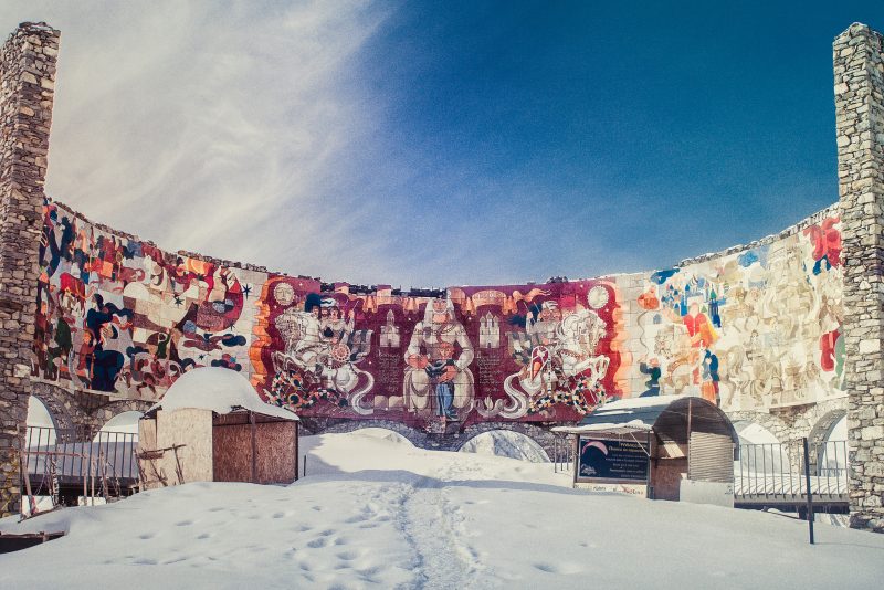 The Russia–Georgia Friendship Monument // Georgia – La Dent de L’Oeil – Contemporary photography by Hélène Veilleux – #sovietunion #caucasus #sovietart