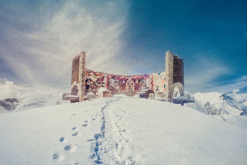 The Russia–Georgia Friendship Monument // Georgia – La Dent de L’Oeil – Contemporary photography by Hélène Veilleux – #sovietunion #caucasus #sovietart