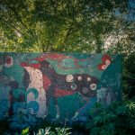 Soviet mosaic lost in the green // Georgia – La Dent de L’Oeil – Contemporary photography by Hélène Veilleux – #georgia #art #urbex #soviet #mosaic #chicken