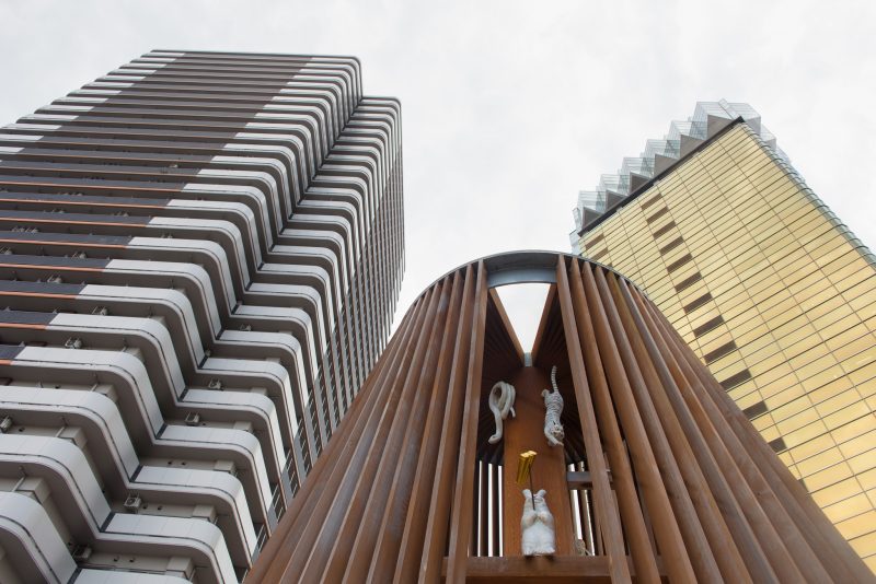 Laddering the Tokyo's Sky ! Asakusa 浅草 | Tokyo 東京 | Japan 日本 - La Dent de L'Oeil - Contemporary photography by Hélène Veilleux - #architecture #building #cityscape #archiporn #japan #asakusa