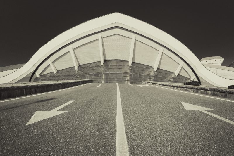Karen Demirchyan Sports and Concerts Complex // Armenia - La Dent de L'Oeil - Contemporary photography by Hélène Veilleux - #architecture