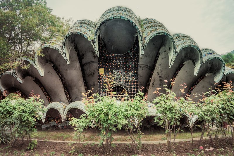 Soviet bus stop on the black sea shore // Abkhazia – Contemporary photography by Hélène Veilleux – #unrecognizedcountry #blacksea #postsoviet #georgia #art