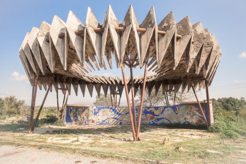 Soviet bus stop on the black sea shore // Abkhazia – Contemporary photography by Hélène Veilleux – #unrecognizedcountry #blacksea #postsoviet #georgia #art