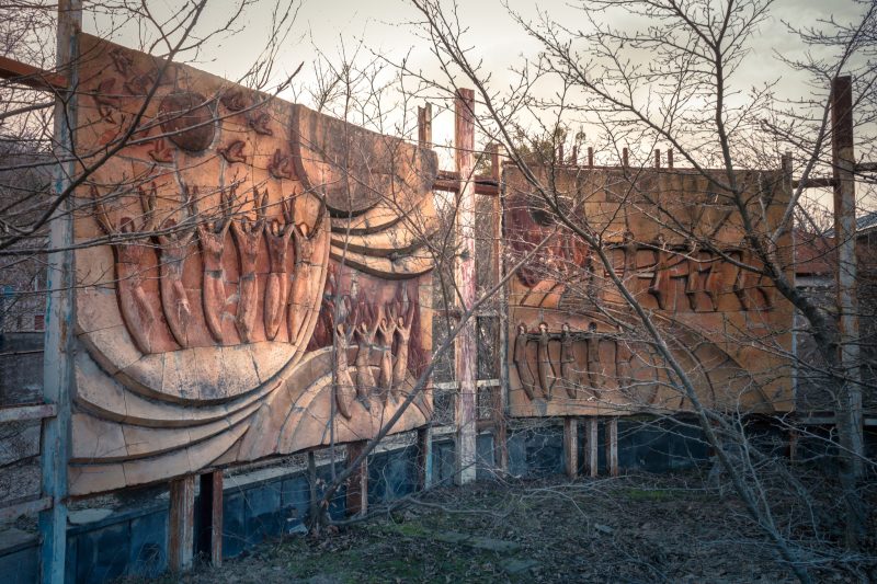 Obsolete body // Georgia - La Dent de L'Oeil - Contemporary photography by Hélène Veilleux - #urbex #decay #soviet #monument #caucasus #georgia #sakartvelo #concrete