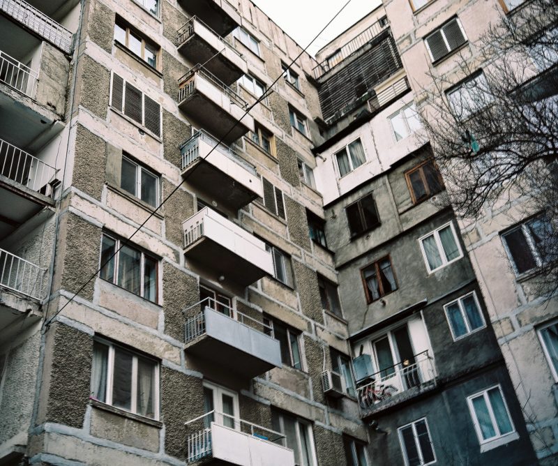 Urban grapes harverst // Tbilisi // Georgia - La Dent de L'Oeil - Contemporary photography by Hélène Veilleux #Sakartvelo #Diary #Urban #PlaubelMakina67